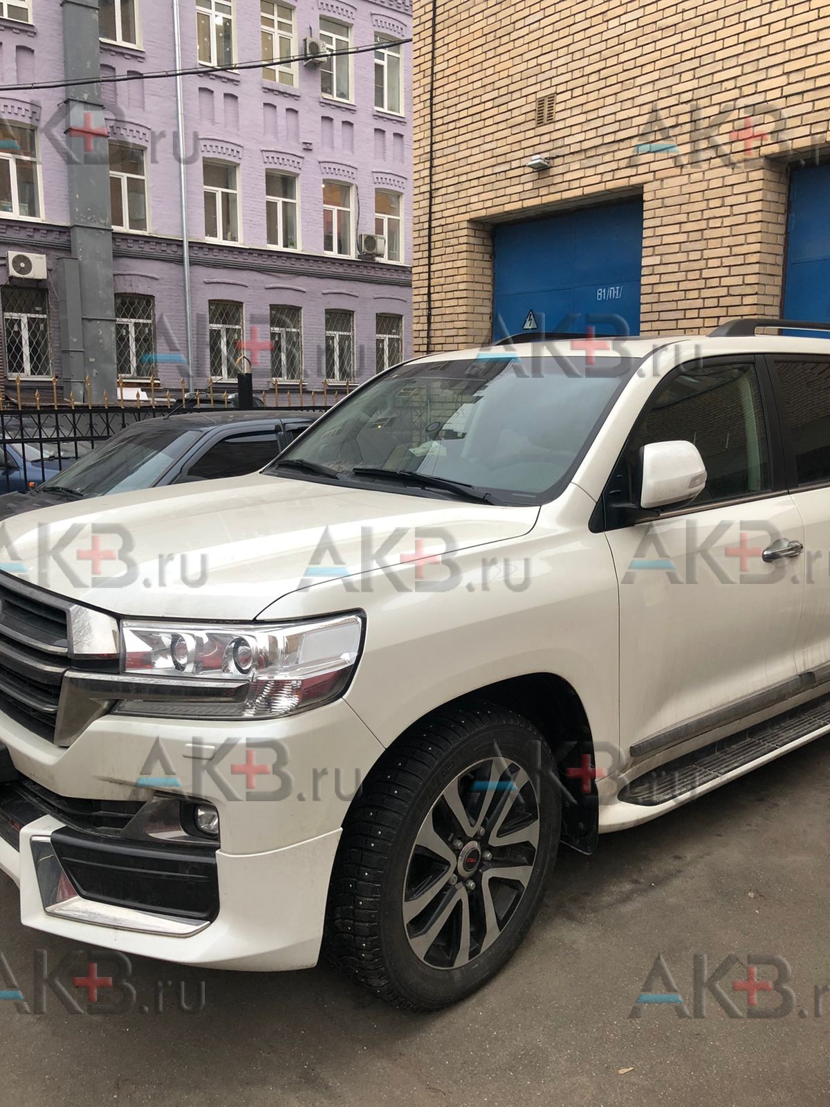 Замена аккумулятора на Toyota Land Cruiser 200 Рестайлинг 2 2015 – 2021 4.5d (249 л.с.)