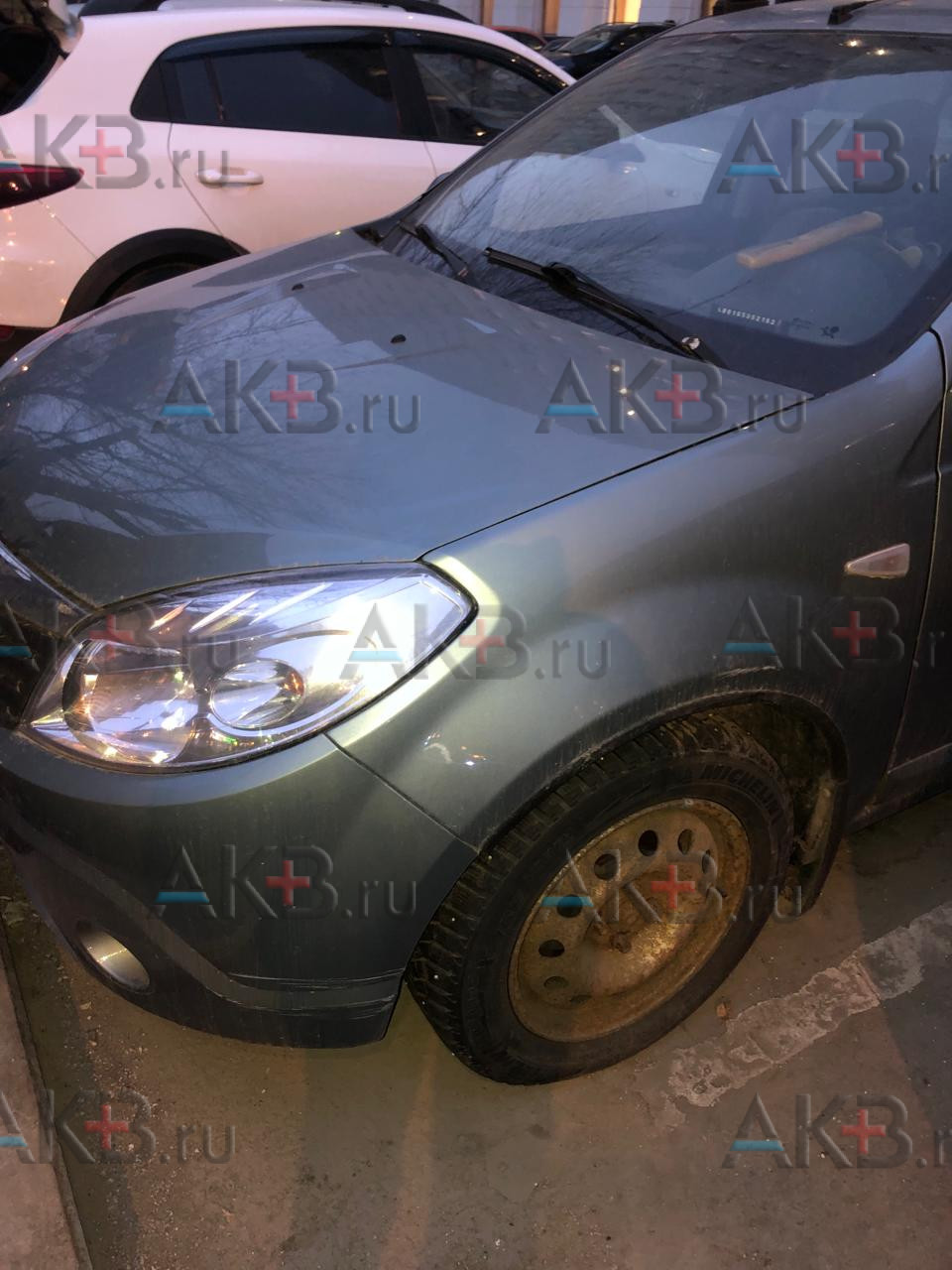 Замена аккумулятора на Renault Sandero II 2013 - 2018 1.2 (75 л.с.)